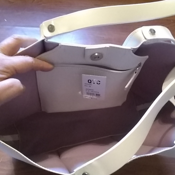 2 for 1 Halston genuine bags!!!!!! - Picture 5 of 5